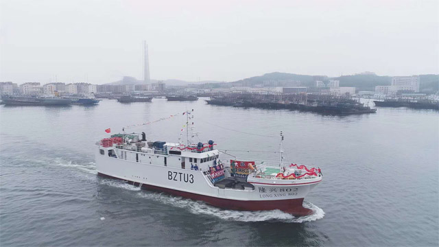 我國自主建造的首批兩艘大洋性玻璃鋼超低溫金槍魚延繩釣船隆興801和隆興802順利啟航，對于我國的玻璃鋼漁船產(chǎn)業(yè)化進(jìn)程具有里程碑式的重要而深遠(yuǎn)的意義。廣東博皓提供玻璃鋼船艇選材解決方案。