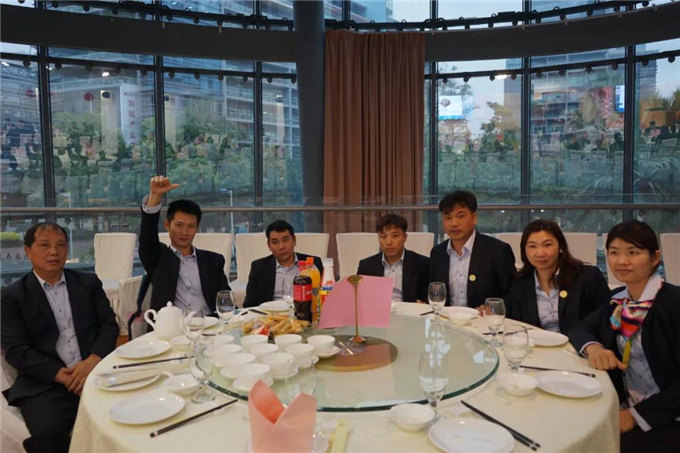 博皓家人們歡聚一堂，把酒言歡，開懷暢飲-4