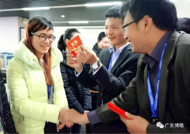 收到禮物的女神們心情就像被全世界寵愛著一般！