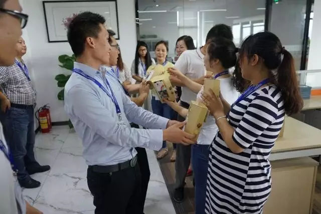 送上節(jié)日的祝福，你辛苦了